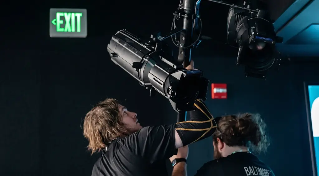 Photo-crew-adjusting-stage-lighting-equipment-during-av-production-company-installation